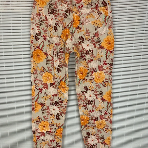 BDG tan Floral Print Mom High Rise baggy tapered jeans Size 26 - Picture 4 of 8